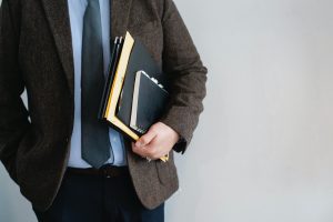 ¿PIERDO MI SUELDO, SI ME APLICAN UNA MEDIDA CAUTELAR ESTANDO DE BAJA POR INCAPACIDAD TEMPORAL?